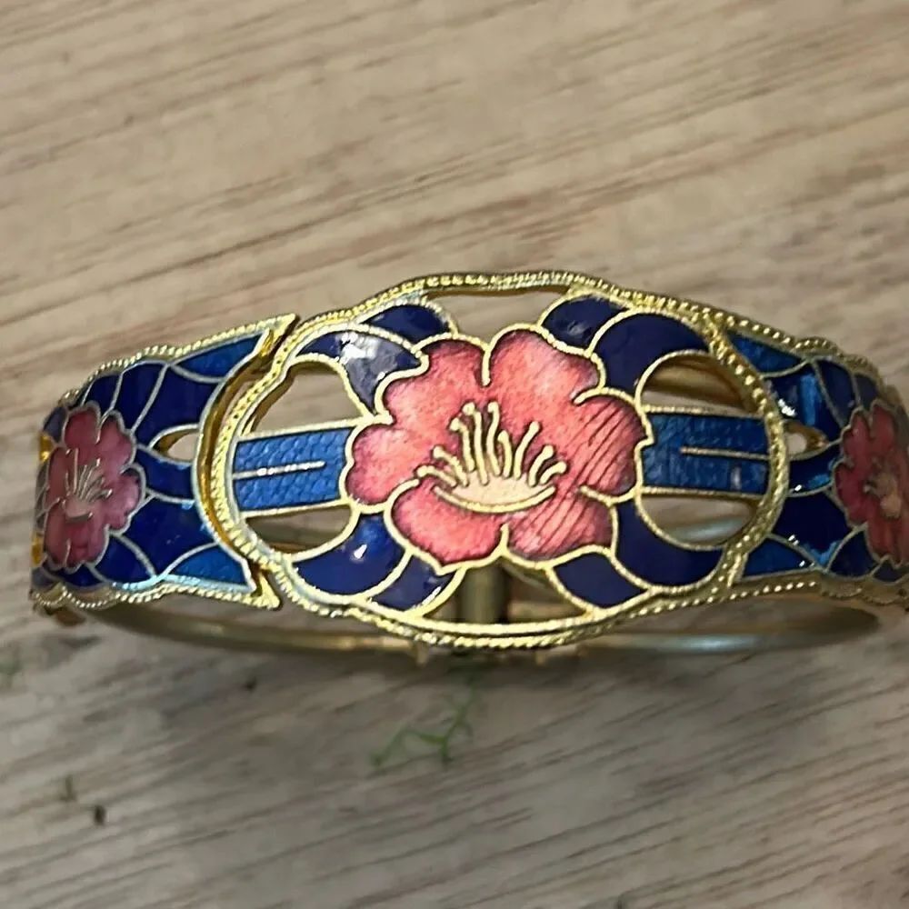 Vintage enamel floral flower bracelet gold tone blue pink bracelet clamper bangl
